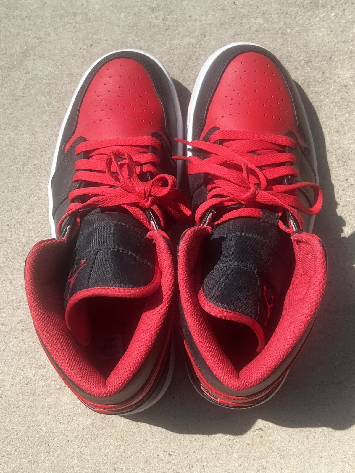 Nike Jordan 1 Mid Alternate Bred Like New Size US 9.5 / EU 42-43 - 2 Thumbnail