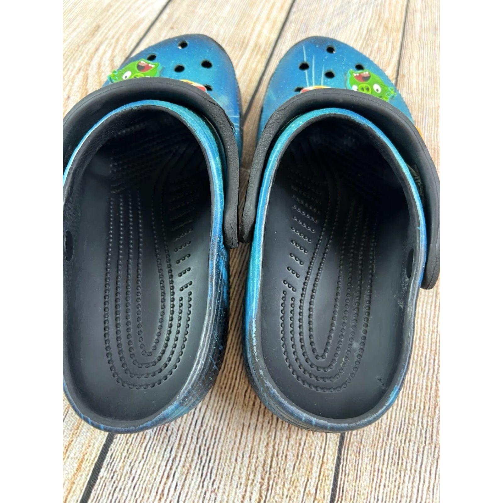 Crocs VINTAGE Crocs Classic Clogs Angry Birds Themed Unisex Adults Sandal Blue 8 6 Women Men US Shoe Size 8 Crocs Classic Rubber Has Scuffs Pre Owned Size US 8 / IT 38 - 7 Thumbnail