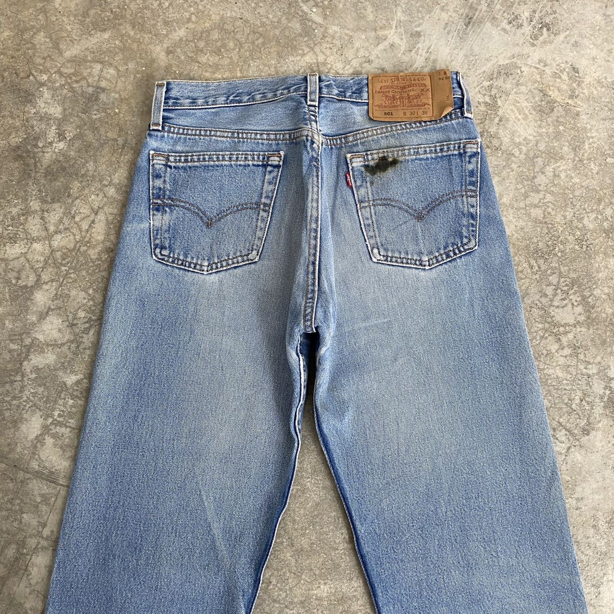 Levi's Size 29x36 Vintage 1997 Levis 501 Faded Blue Denim Jeans Size US 29 - 14 Thumbnail