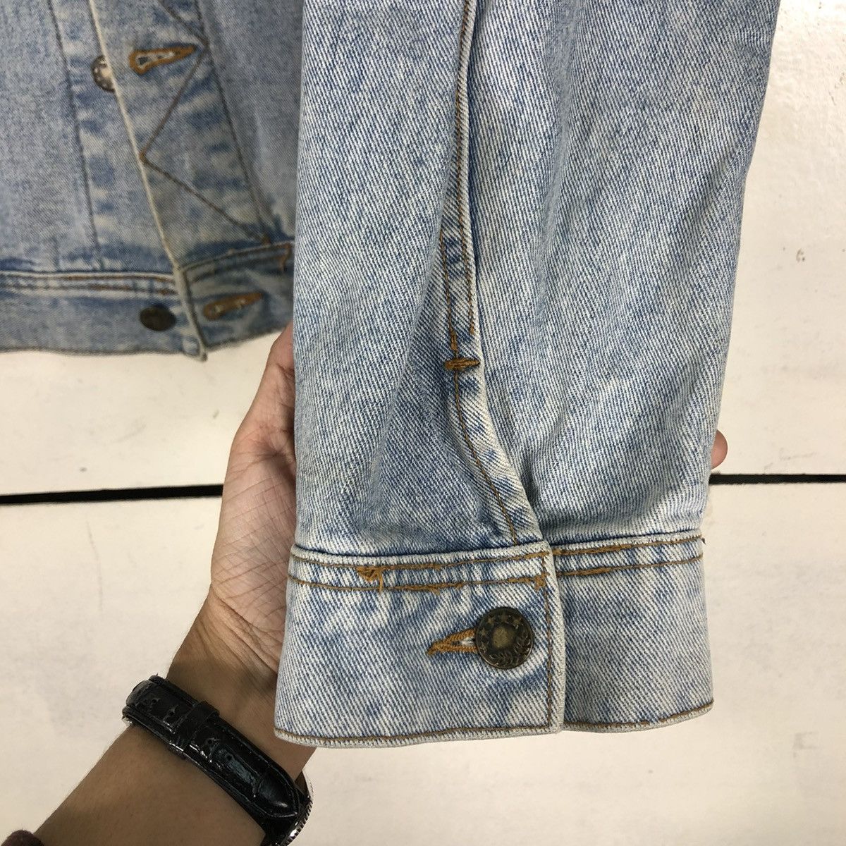 Japanese Brand 🔥VINTAGE DENIM TRUCKER JACKET HARD ROCK CAFE BIG LOGO Size US XL / EU 56 / 4 - 17 Thumbnail