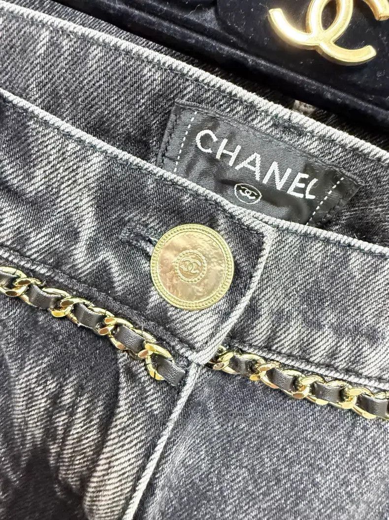 Chanel Chanel Leather chain rolled-edge denim trousers Size 25" / US 0 / IT 36 - 4 Thumbnail