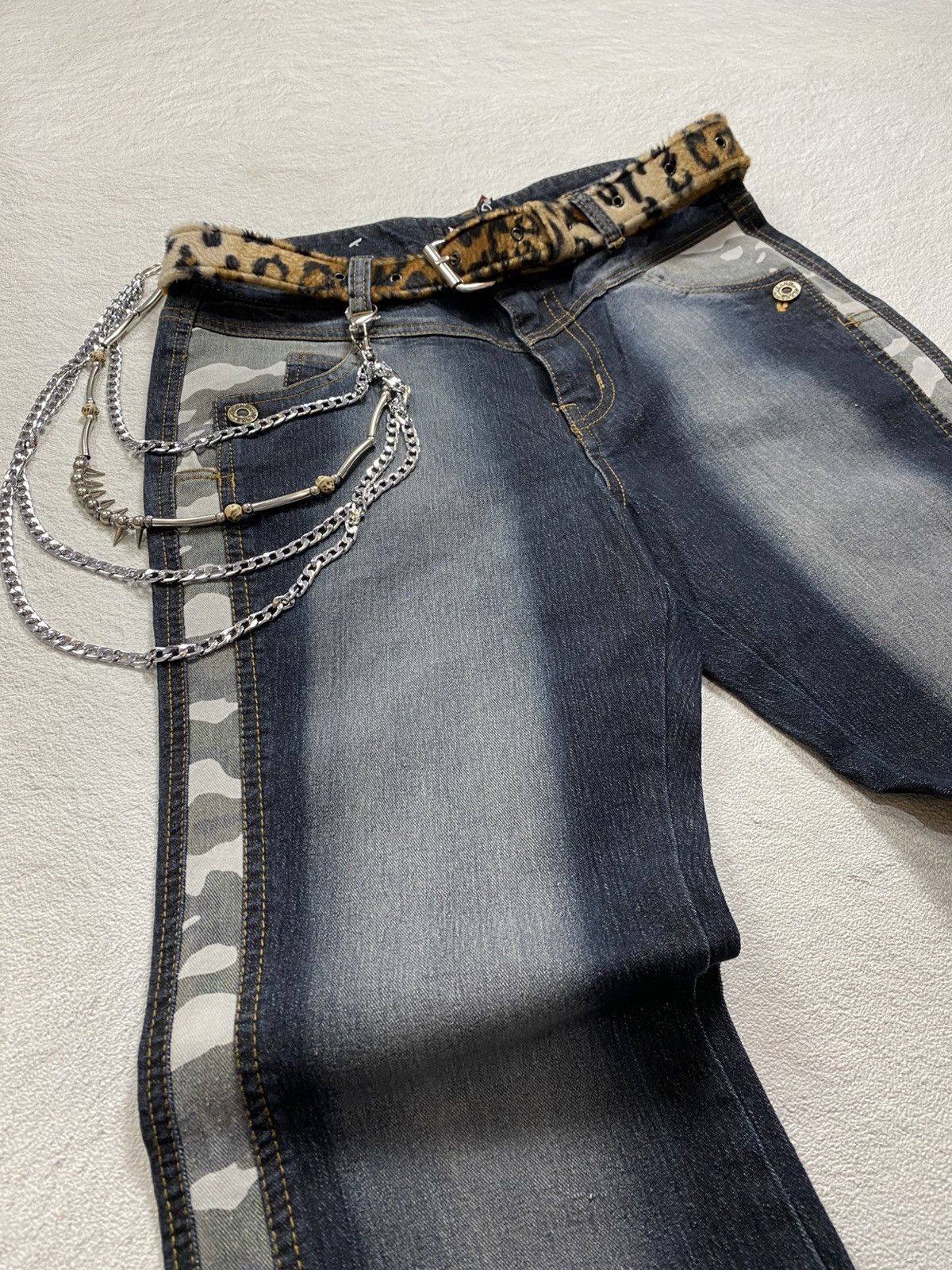 If Six Was Nine × Japanese Brand × Le Grande Bleu (L.G.B.) NWT ! Dunk washed army side list flare jean pant Size US 31 - 3 Thumbnail