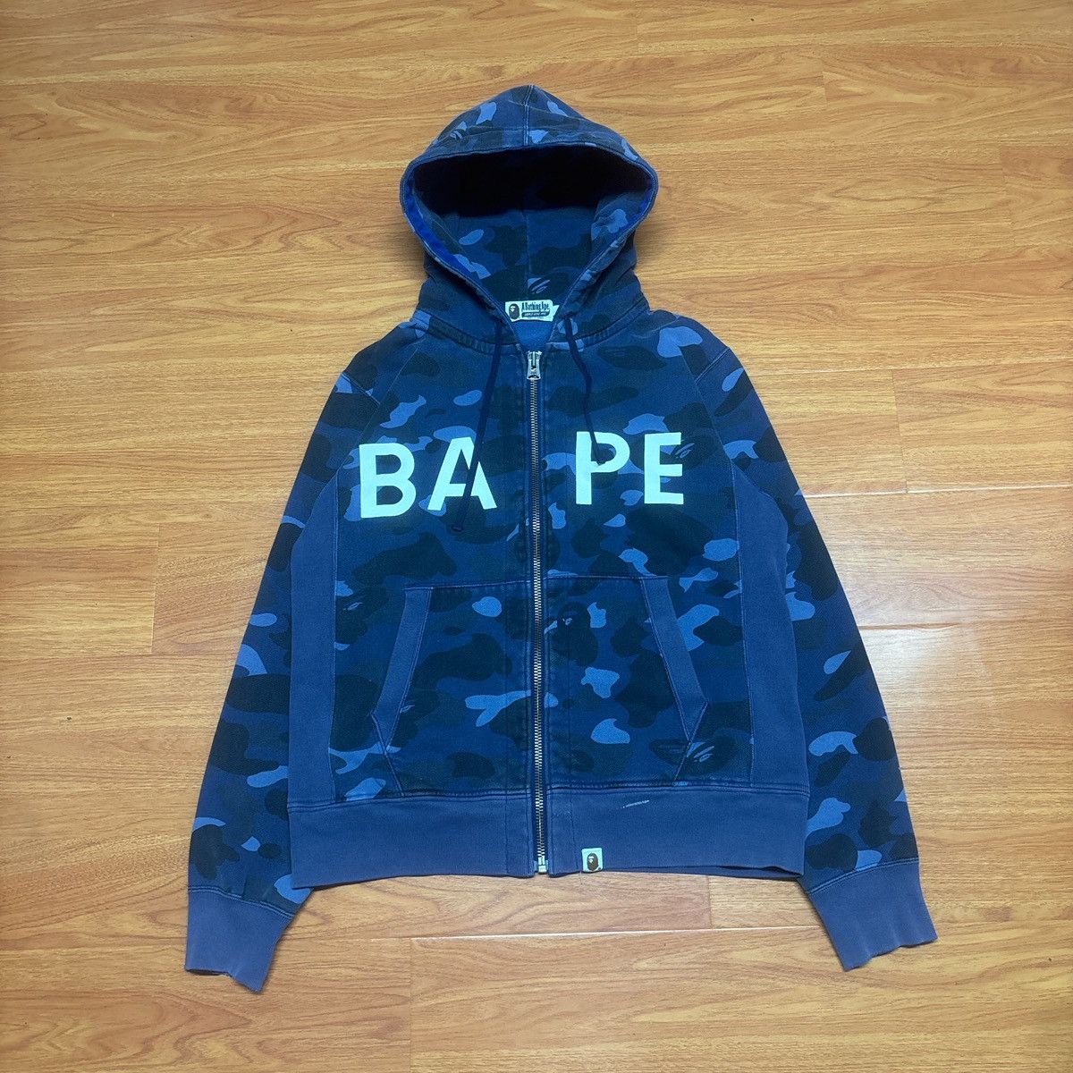 Bape Vintage Y2K Authentic Bape Camo Spellout Jacket Size L Size US L / EU 52-54 / 3 - 1 Thumbnail