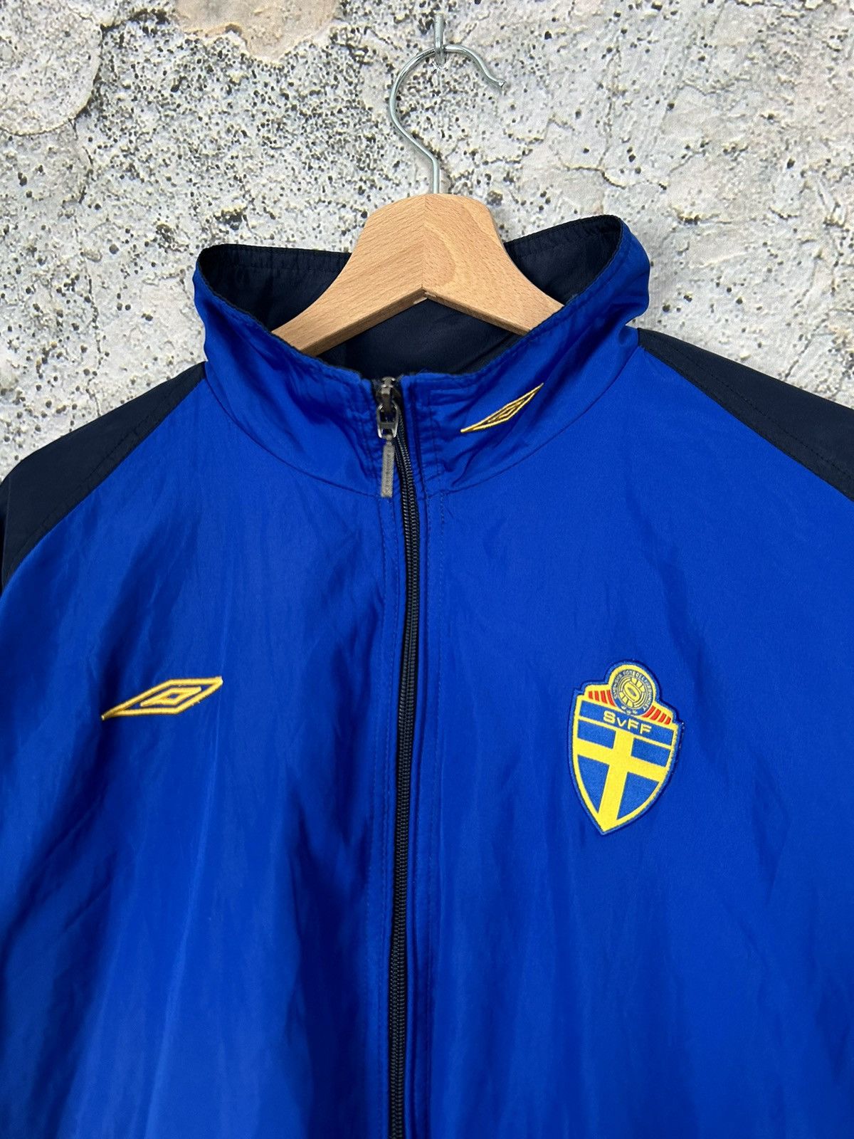 Umbro Vintage Umbro Sweden Soccer Light Jacket Nylon Football Size US M / EU 48-50 / 2 - 3 Thumbnail