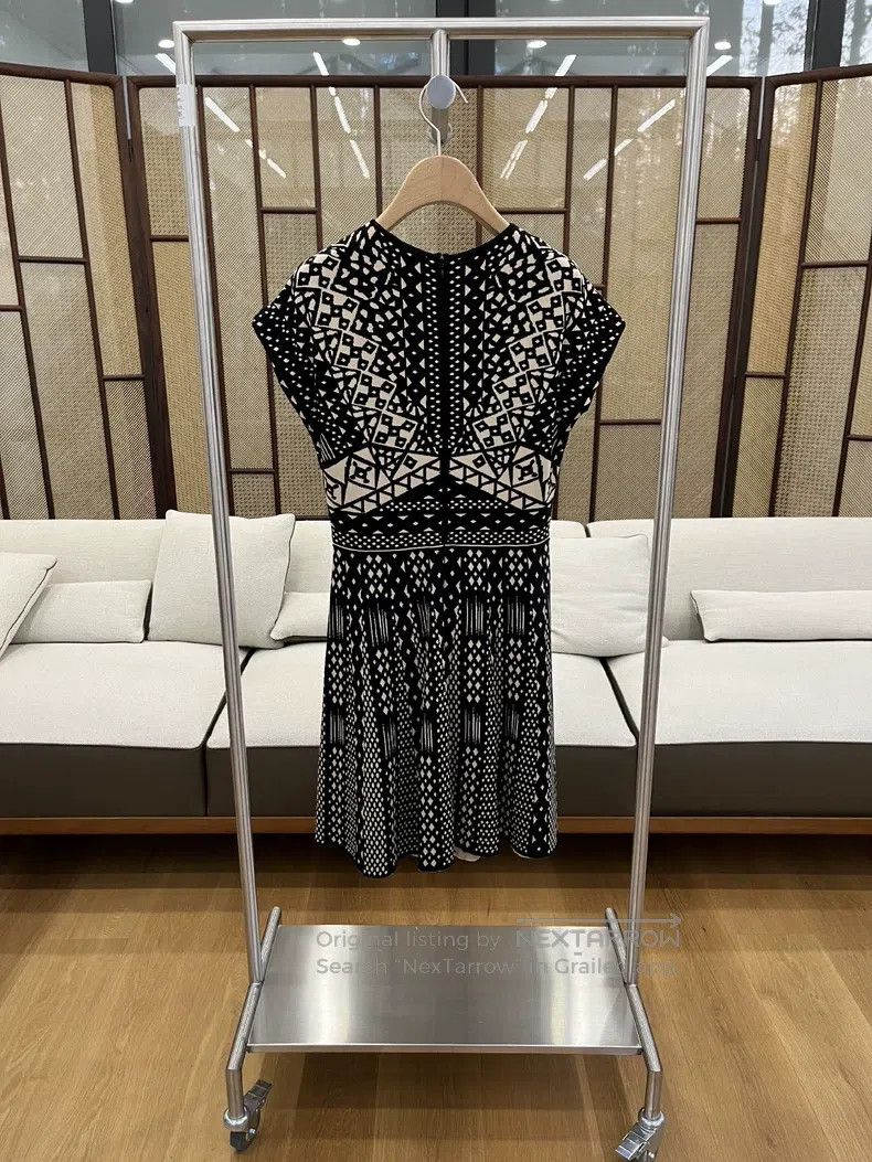 Valentino Valentino knitted dresses Size M / US 6-8 / IT 42-44 - 1 Thumbnail