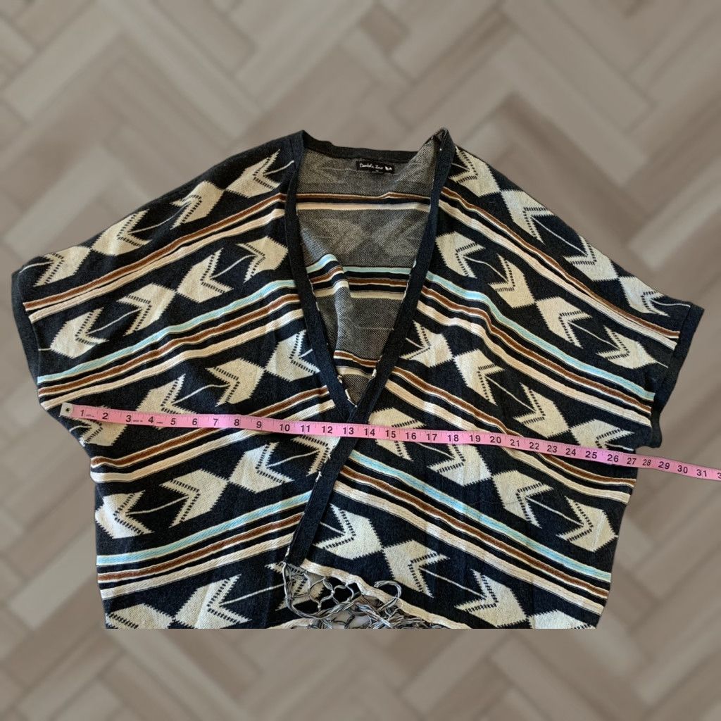 Anthropologie Double Zero Cardigan Short Sleeve Shawl Women's M Gray Aztec Theme Sweater Size 32" / US 10 / IT 46 - 1 Thumbnail
