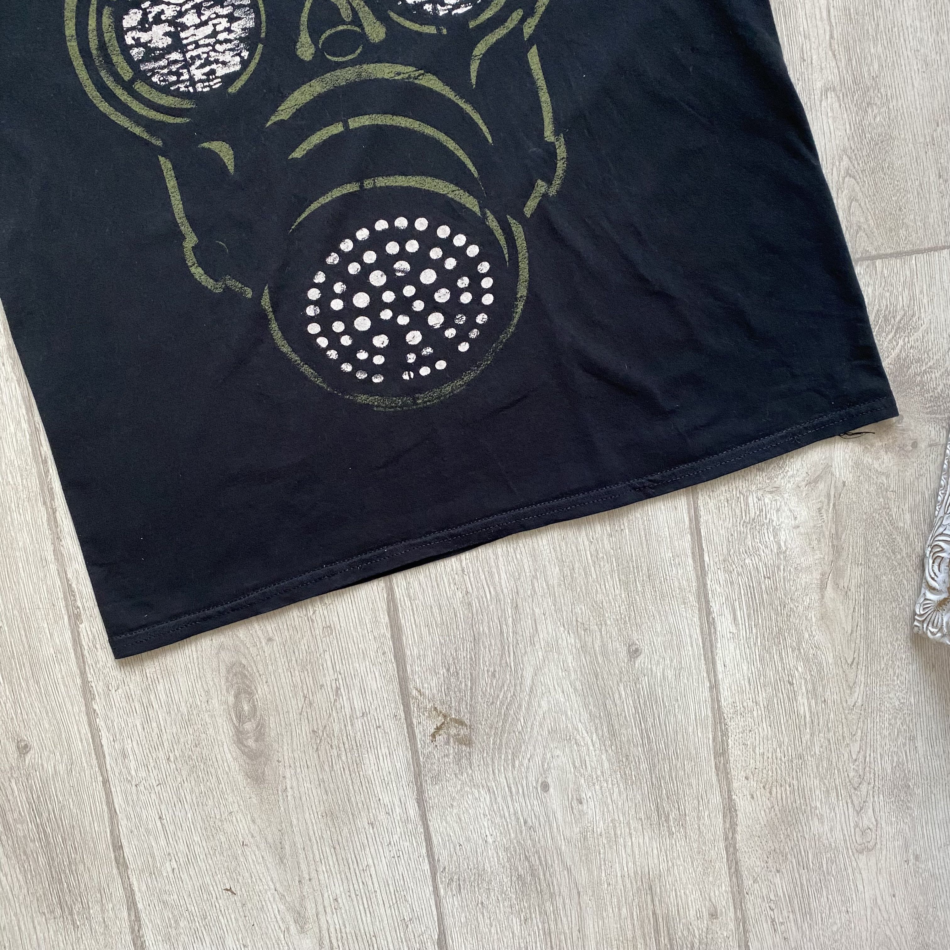 Band Tees Vintage Green Day Gasmask Logo tee Y2k punk rock Size US M / EU 48-50 / 2 - 3 Thumbnail