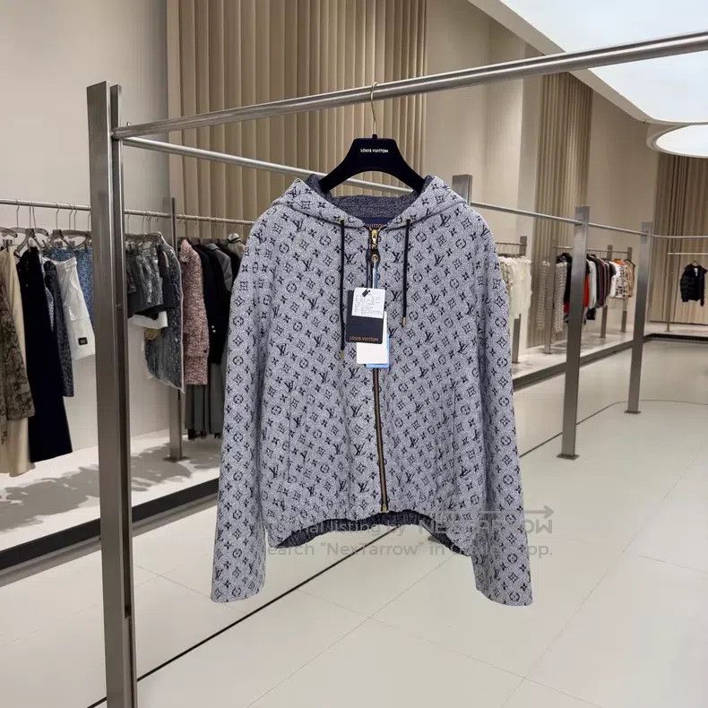 Louis Vuitton Louis Vuitton 25 Blue and Grey Full Print Hooded Wool Jack Size XS / US 0-2 / IT 36-38 - 1 Thumbnail