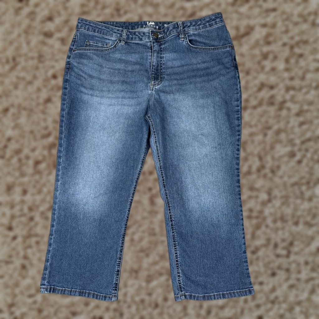 Lee Lee Jeans Womens Regular 16 Blue Denim Capri Mid Rise 34x20 5-Pocket Button Zip Cotton Blend Stretch Crop Jeans Women Size 38" / US 16 / IT 52 - 1 Thumbnail