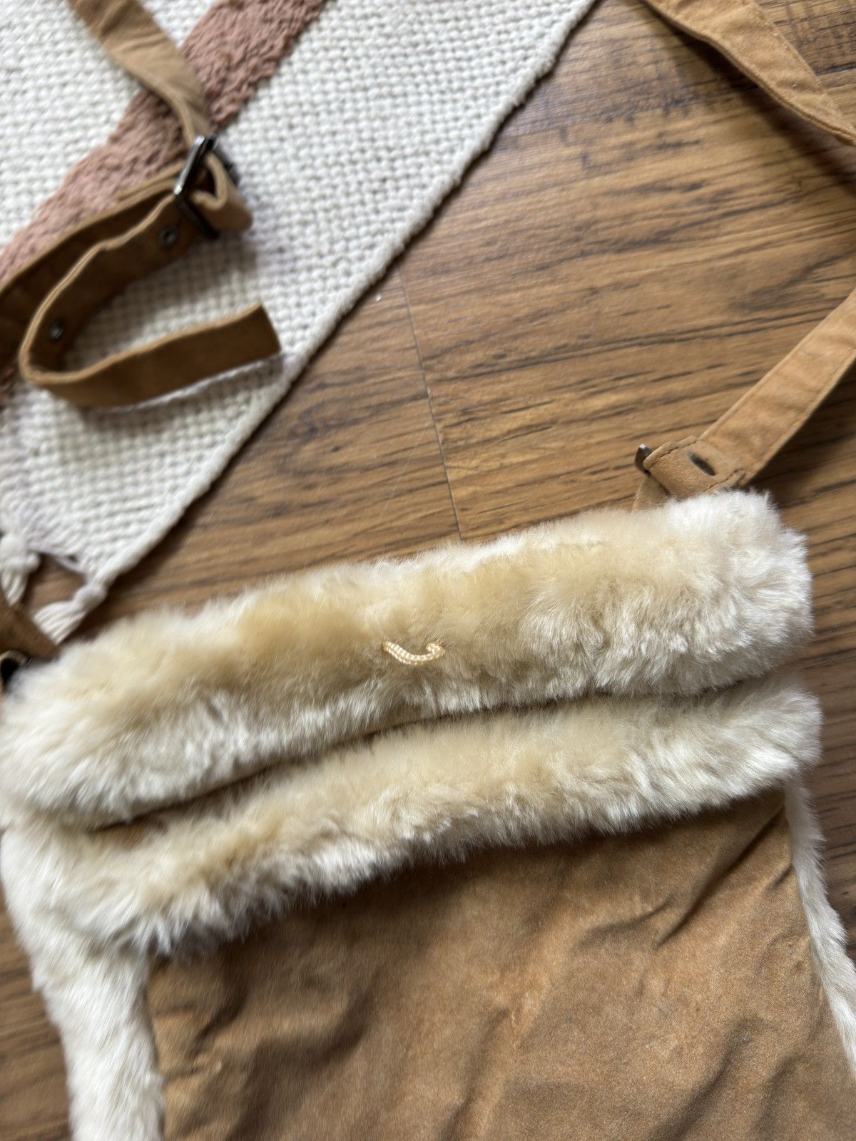 Ugg × Vintage VINTAGE UGG SUEDE TAN FUR MOHAIR CROSSBODY BAG Size ONE SIZE - 7 Thumbnail