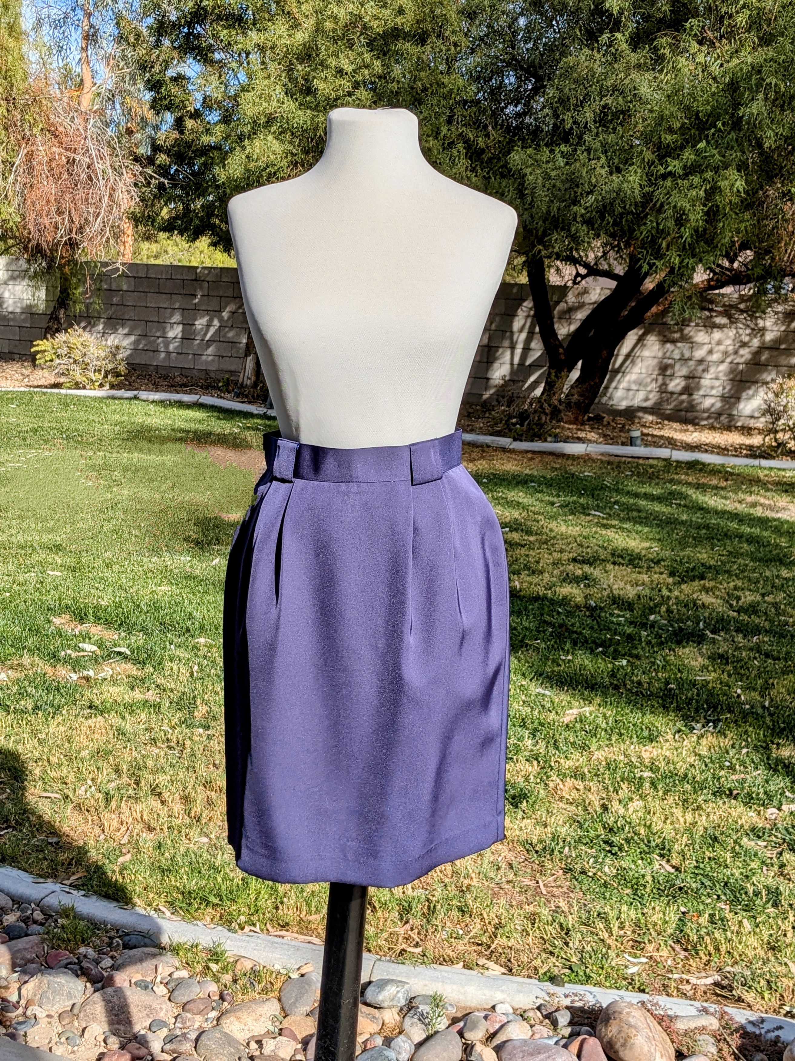 Vintage Petite Vintage Ohkura Tokyo Midi A-Line Smooth 1980s Skirt Size 27" / US 4 / IT 40 - 1 Thumbnail