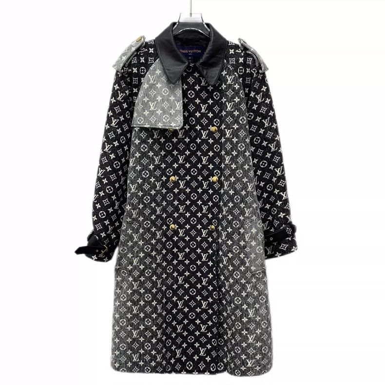 Louis Vuitton Louis Vuitton 23 black logo full print cotton lapel long s Size XS / US 0-2 / IT 36-38 - 1 Thumbnail