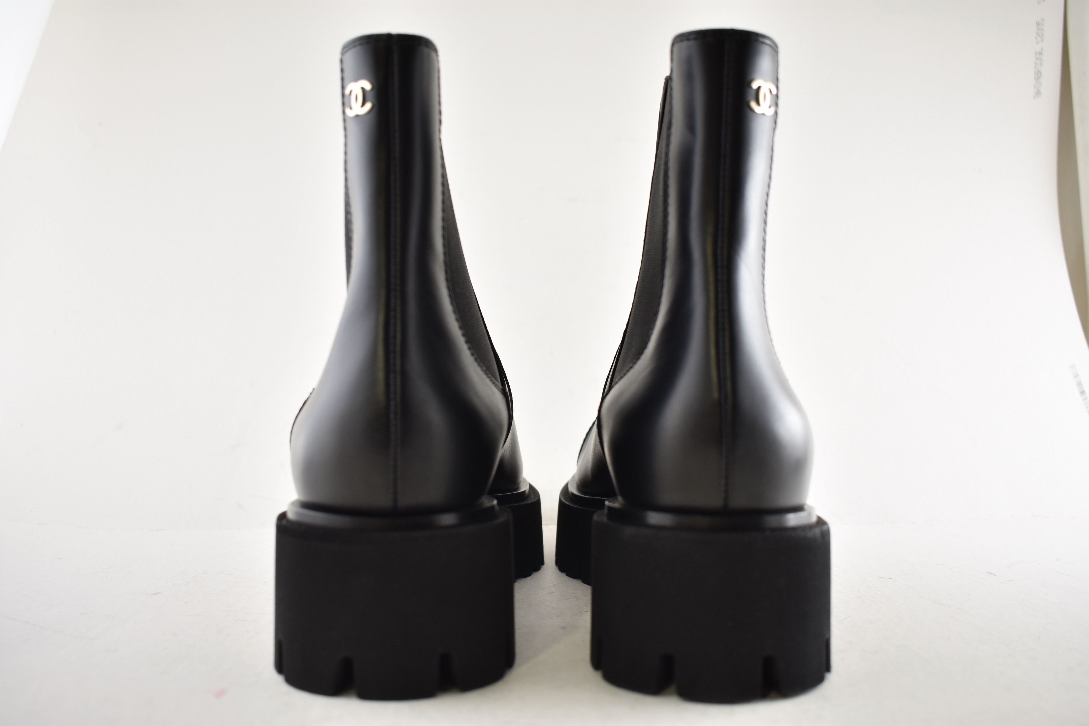 Chanel Chanel 24B Black Leather CC Chelsea Ankle Platform Boot 41 Size US 11 / IT 41 - 13 Thumbnail