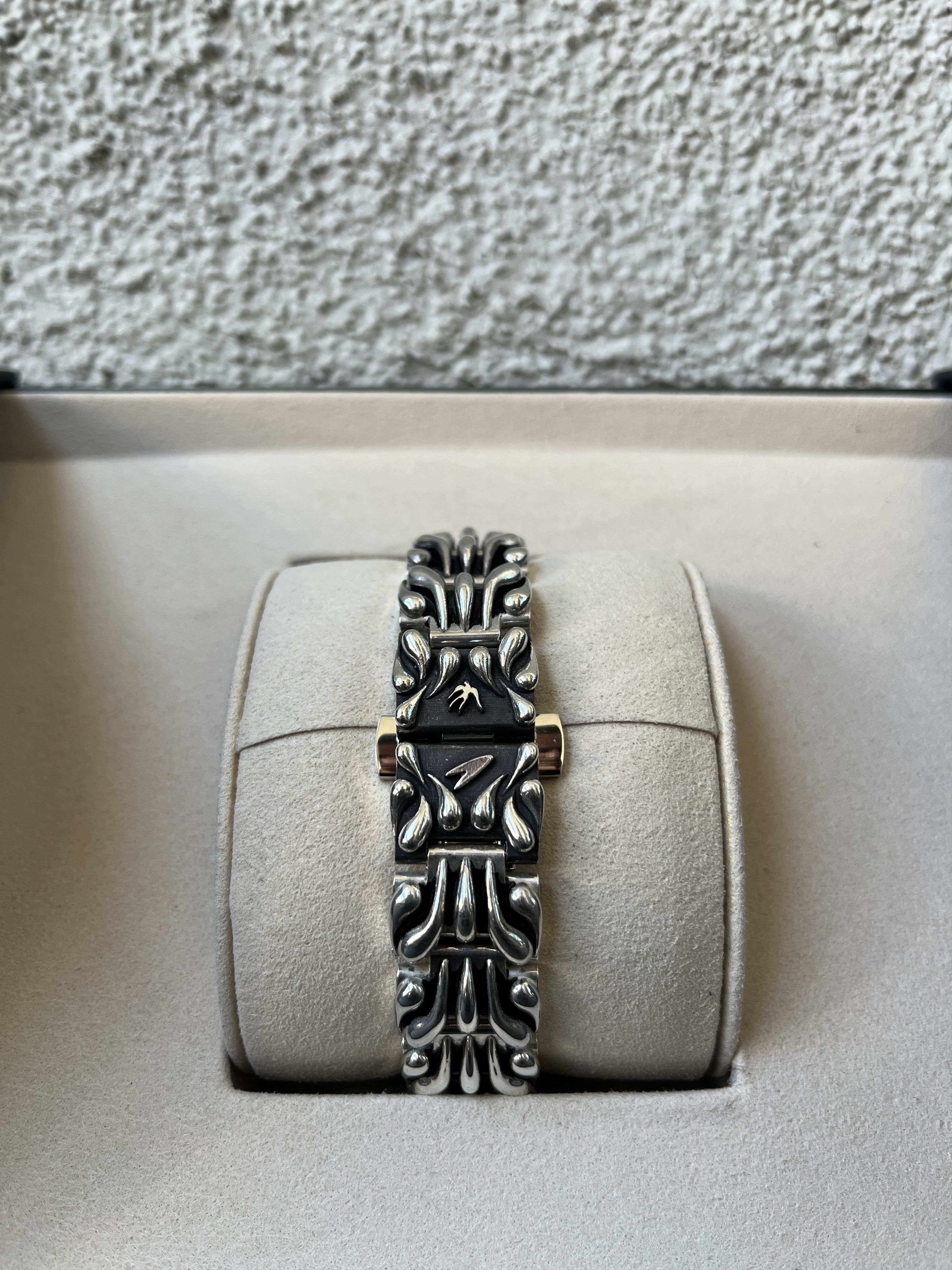 Alabaster Industries Alabaster Industries Golden Web Spider Stainless Steel Watch Size 40 - 4 Thumbnail