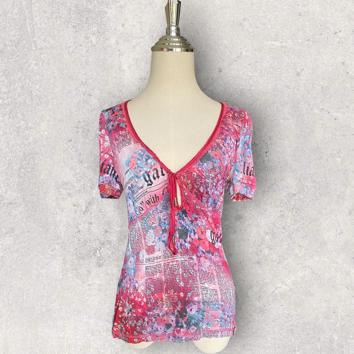 John Galliano 2000’s Newspaper Gazette Floral Top Size S / US 4 / IT 40 - 1 Thumbnail