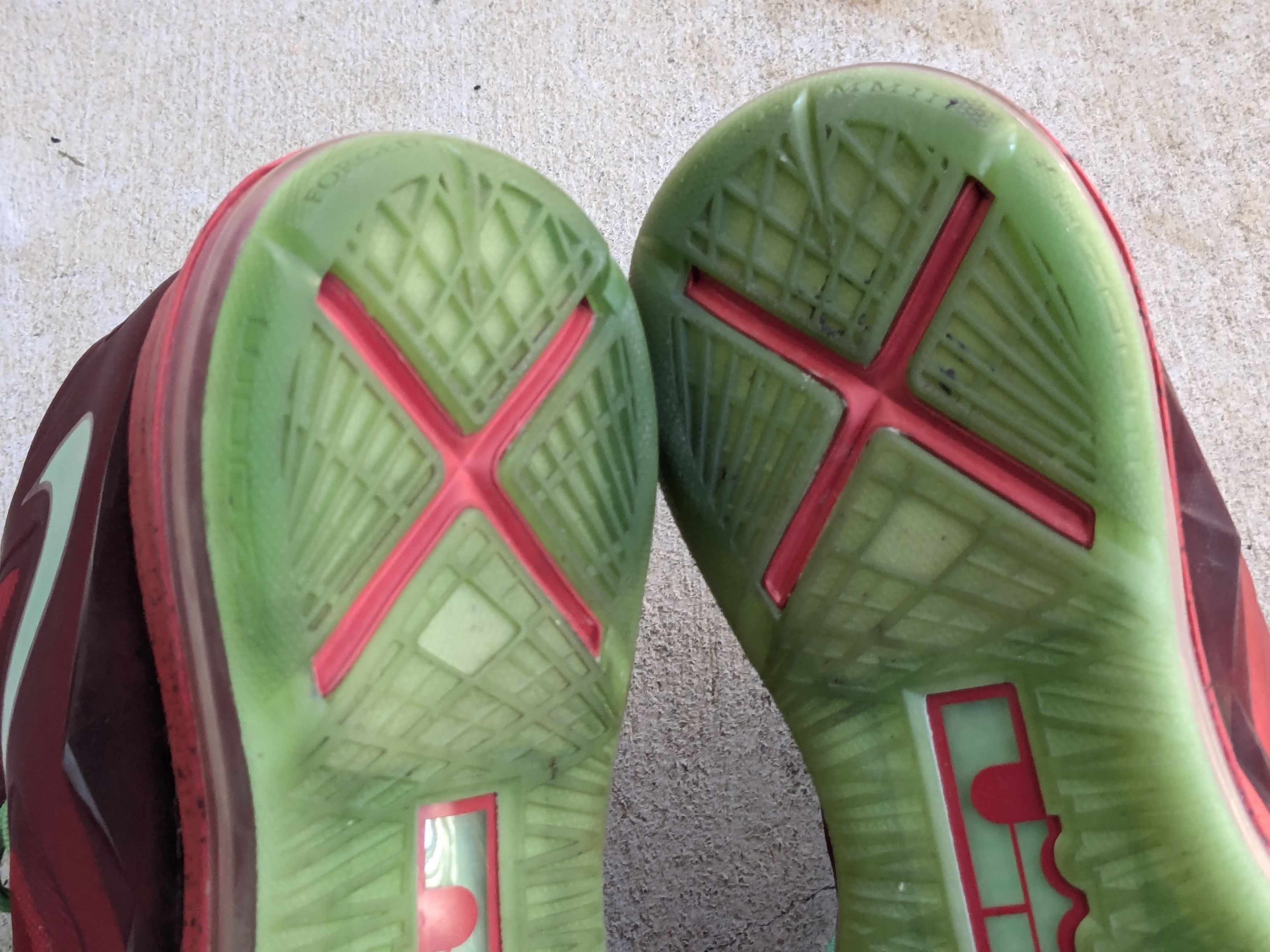 Nike Nike LeBron 10 Christmas 541100-600 Red Green Size US 11 / EU 44 - 11 Thumbnail