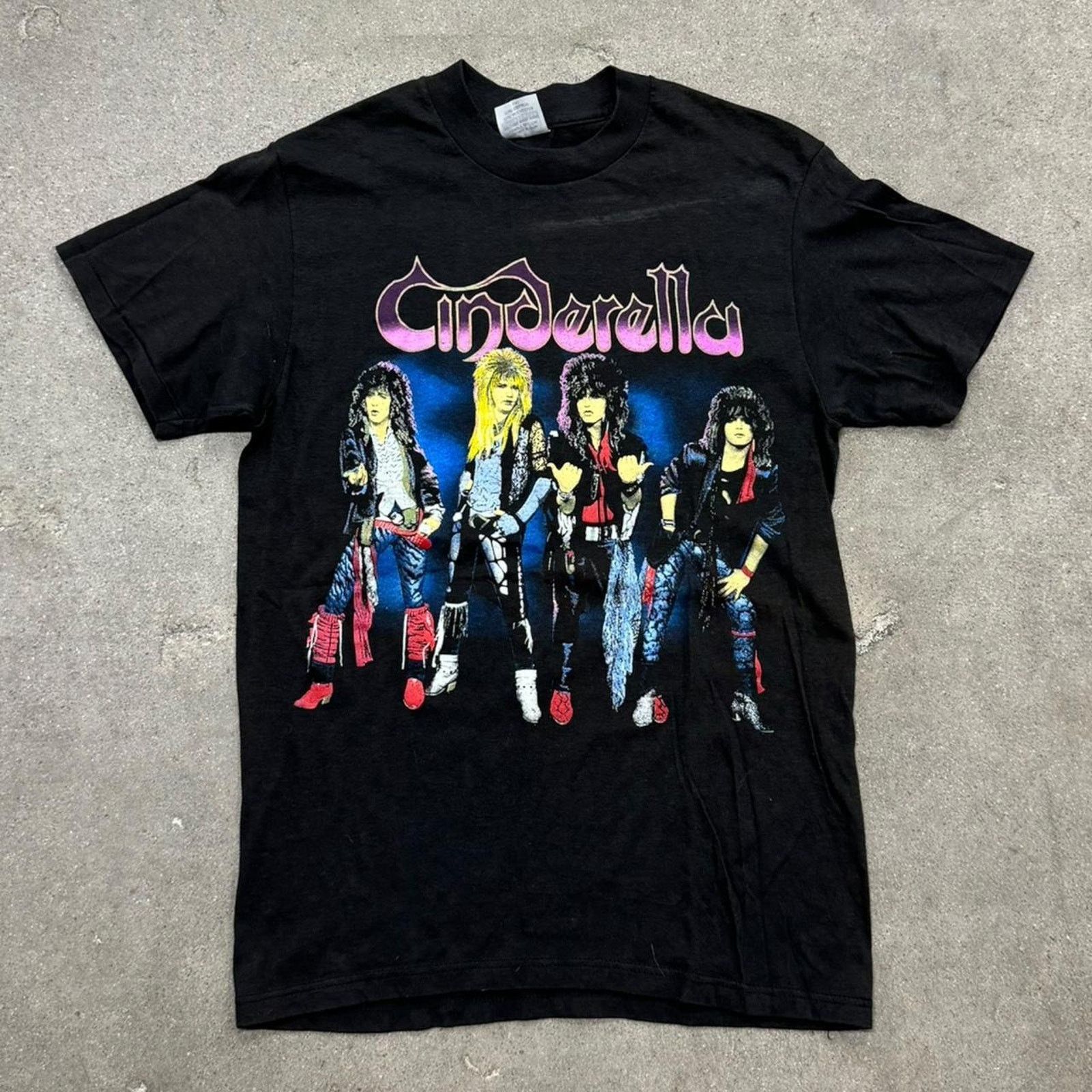 Vintage Vintage 1986 Cinderella Tour Tee Size US M / EU 48-50 / 2 - 1 Thumbnail