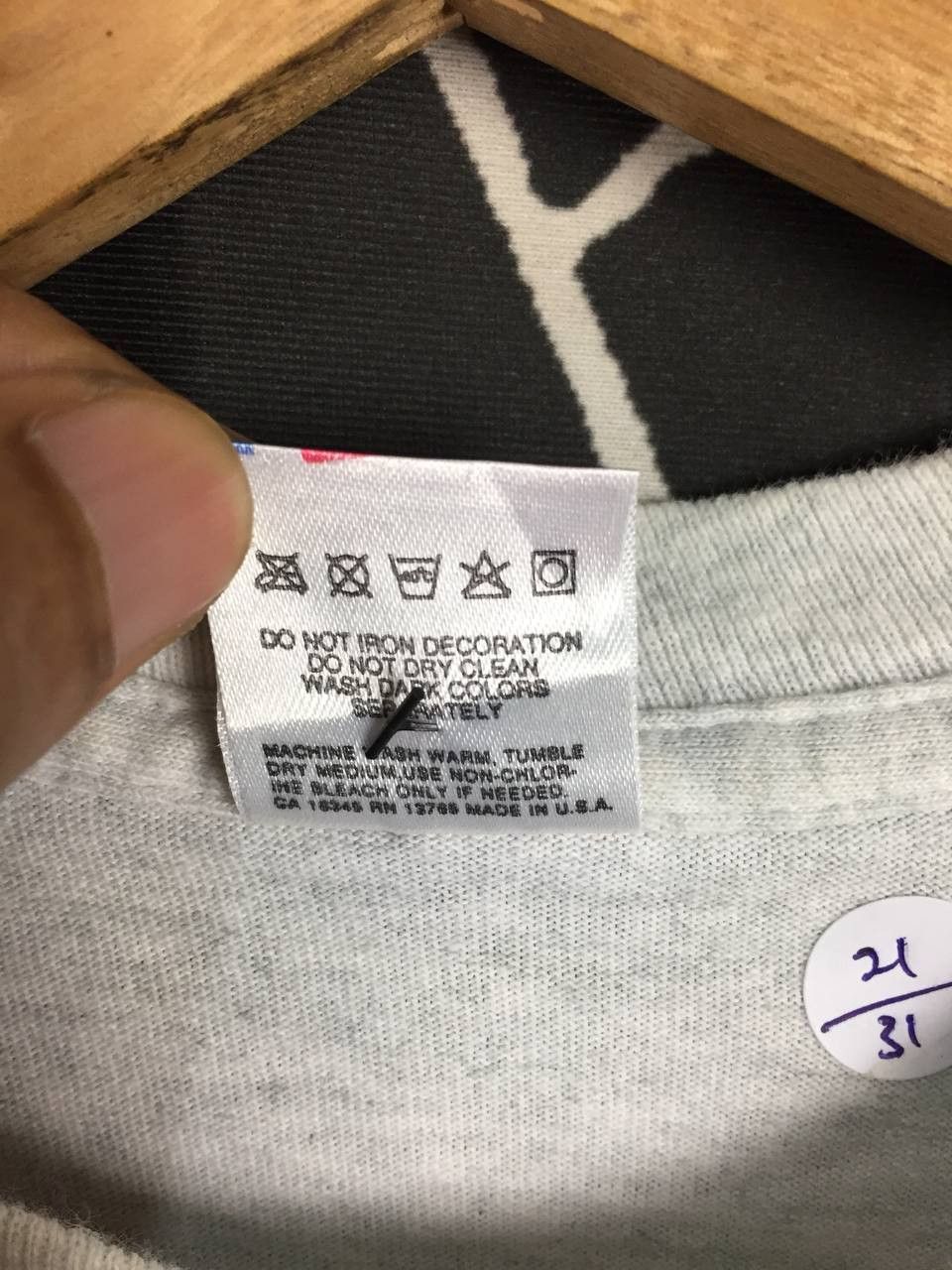Fruit Of The Loom × Vintage Vtg 90s FOTL Taking Afternoon Tea History Single Stitch Tee Size US L / EU 52-54 / 3 - 11 Thumbnail