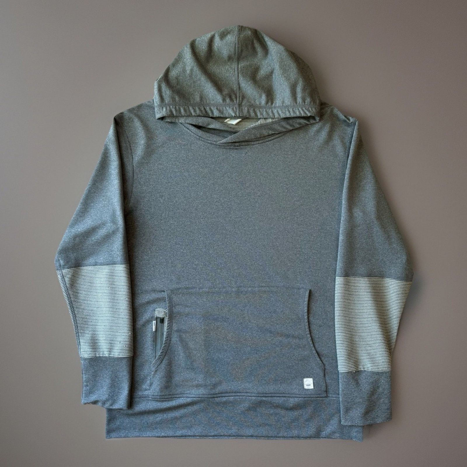 Vuori Vuori Hoodie Large Gray Hooded Pullover Yoga Athleisure Size US L / EU 52-54 / 3 - 1 Thumbnail