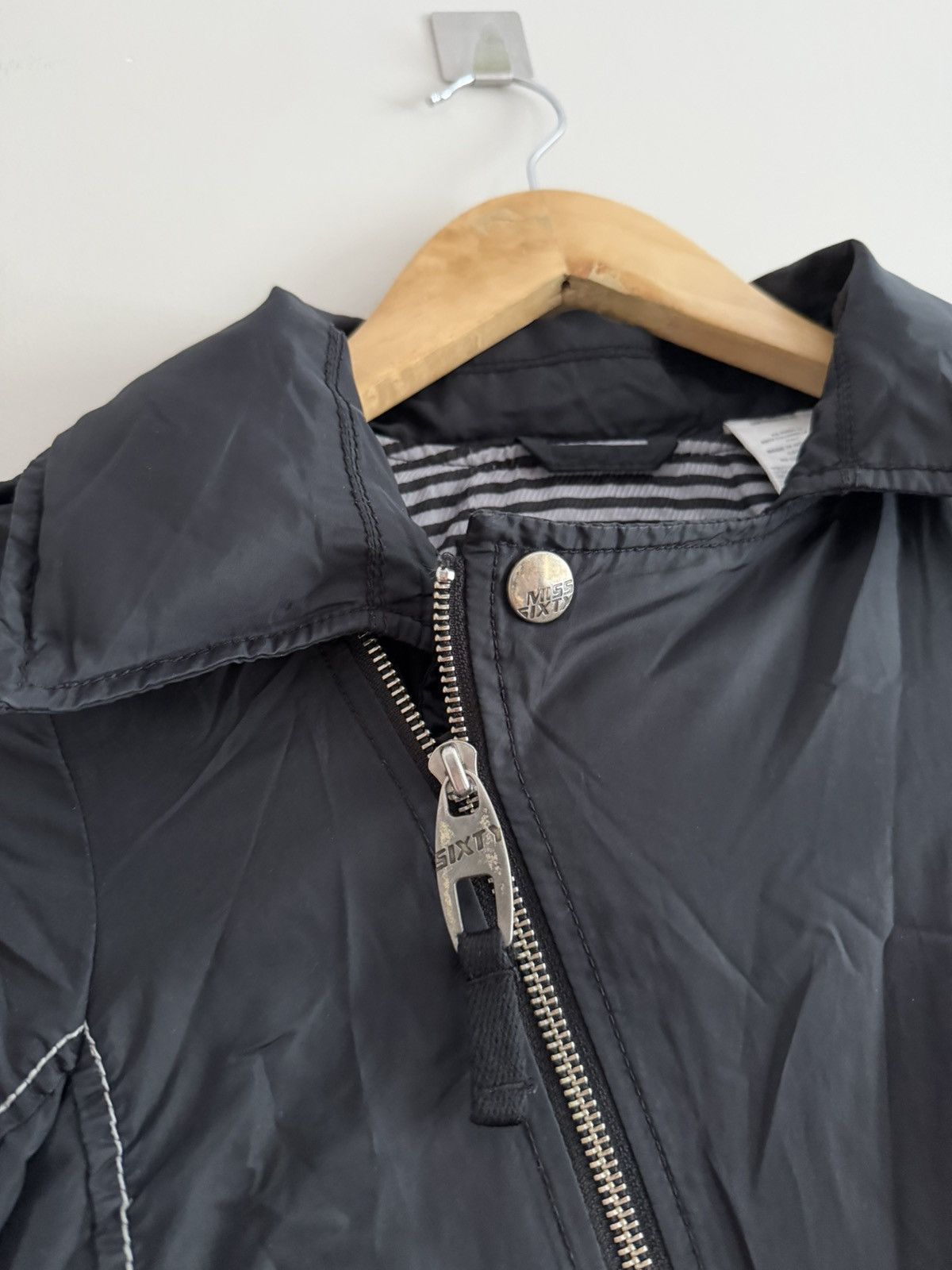 Miss Sixty Miss Sixty Cropped Puffer Jacket with Asymmetric Zip Size M / US 6-8 / IT 42-44 - 4 Thumbnail