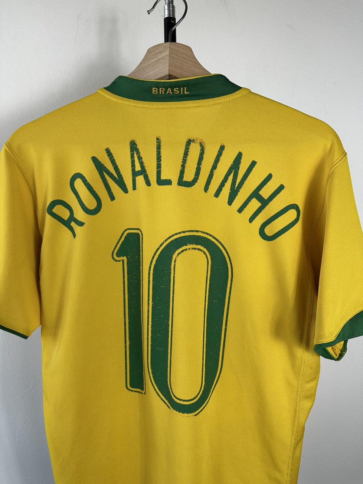Nike Vintage Nike Brazil 2004/06 Home Jersey Ronaldinho #10 Size US M / EU 48-50 / 2 - 9 Thumbnail