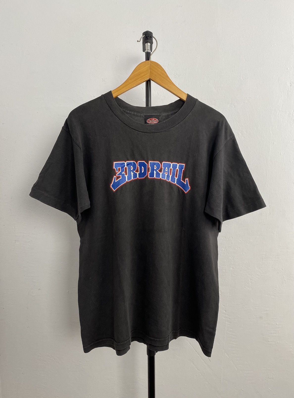 Vintage Vintage 90s Third Rail t-shirt Size US L / EU 52-54 / 3 - 1 Thumbnail