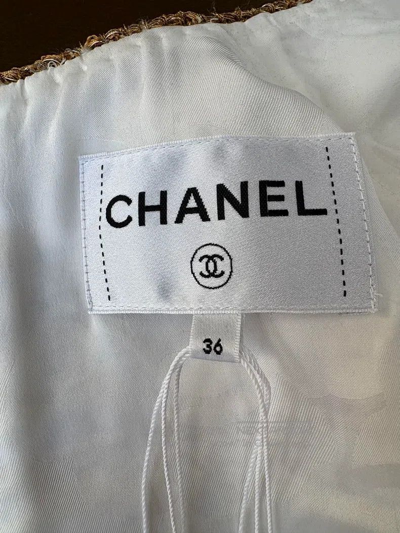 Chanel Chanel 25a handicraft workshop white plaid gold silk edge Size XS / US 0-2 / IT 36-38 - 5 Thumbnail