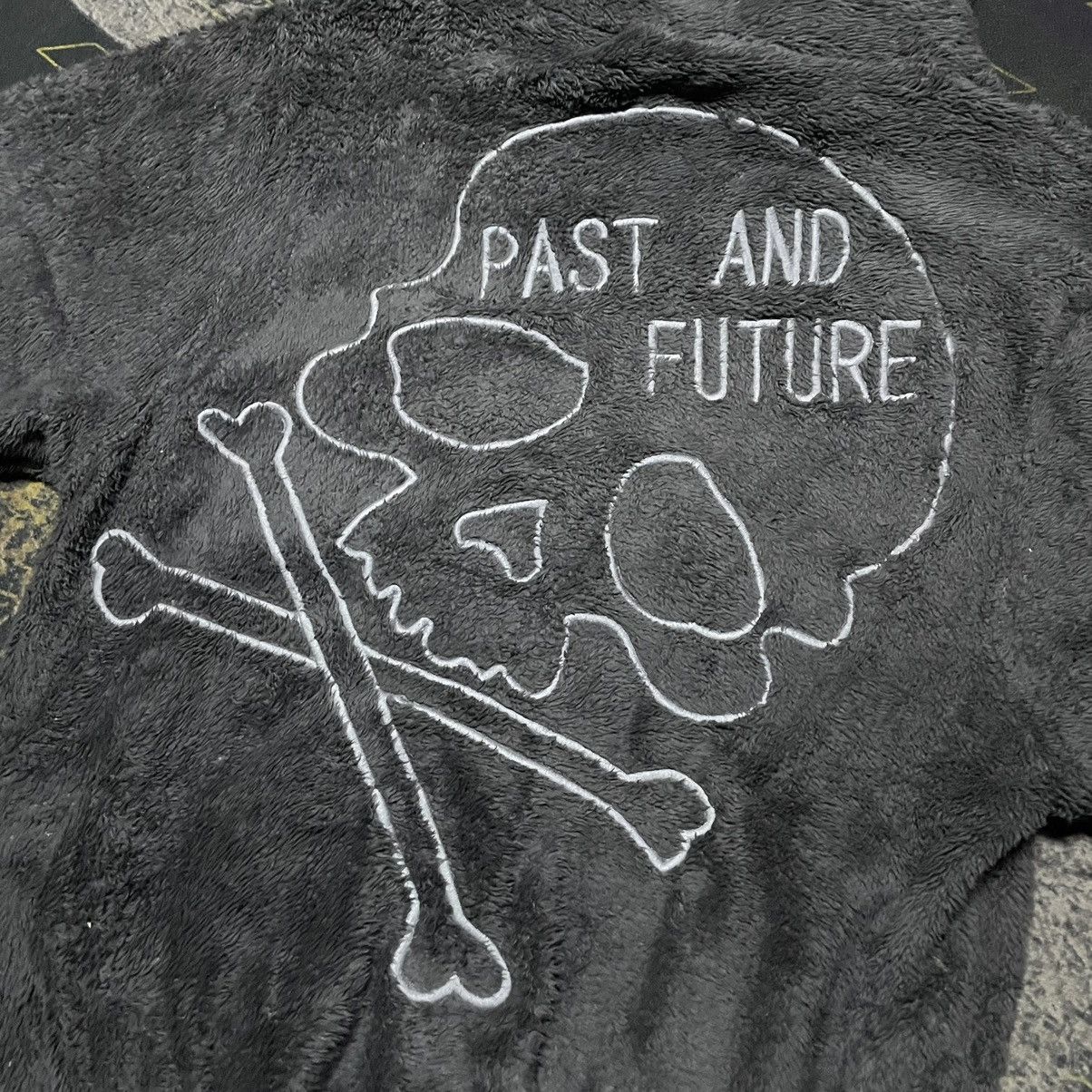 14th Addiction × Designer × Japanese Brand 💥JapaneseBrand Past And Future Skulls Backhits Fleece Hoodie Size US M / EU 48-50 / 2 - 8 Thumbnail
