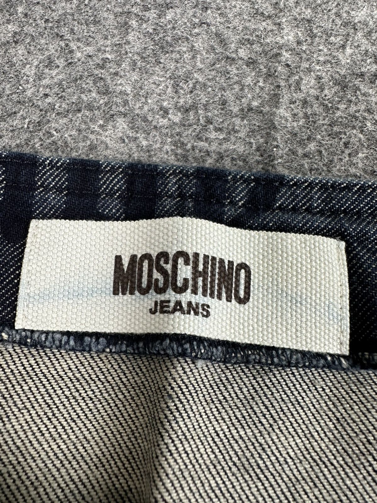 Moschino Moschino - Old English Gothic Script Denim Midi-Skirt - Navy Size 30" / US 8 / IT 44 - 9 Thumbnail