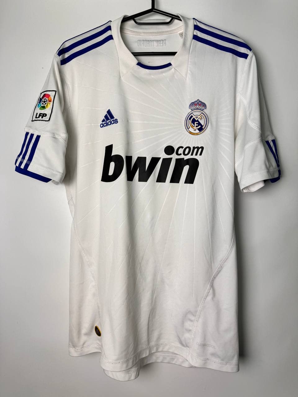 Adidas RONALDO REAL MADRID 2010 2011 HOME FOOTBALL SHIRT Size US L / EU 52-54 / 3 - 1 Thumbnail