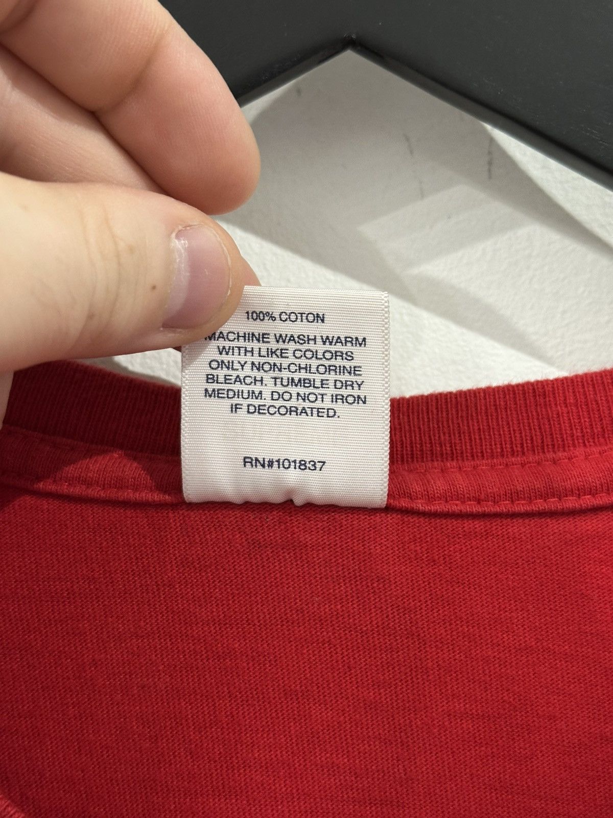 Supreme Supreme x Nan Goldin “Misty and Jimmy Paulette” Tee Red Sz L Size US L / EU 52-54 / 3 - 4 Thumbnail