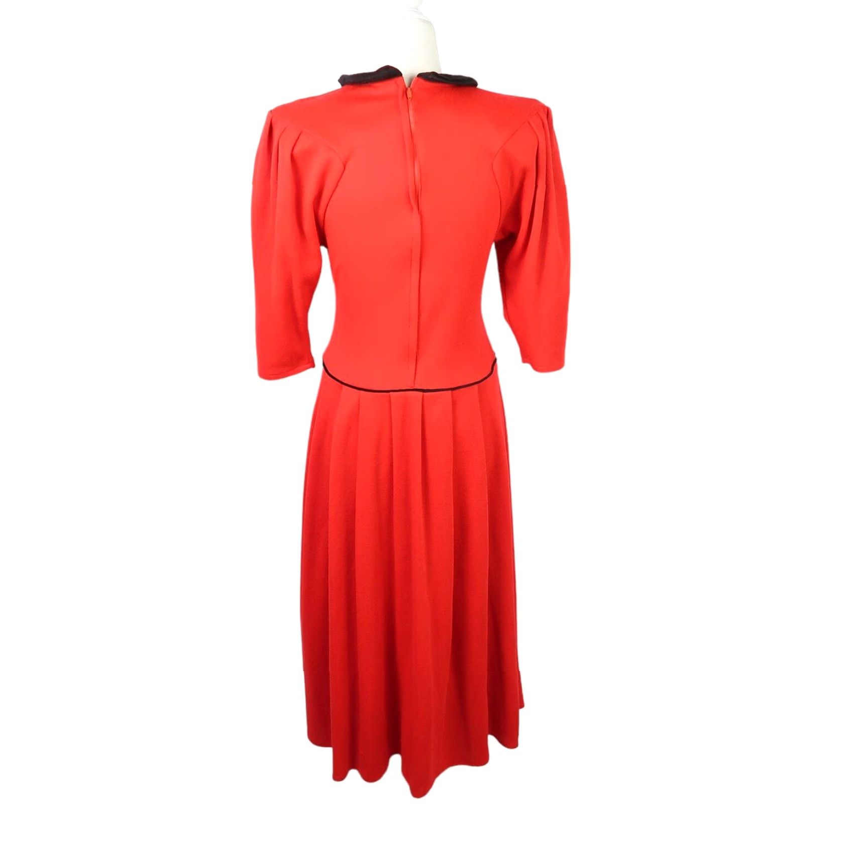 Vintage VINTAGE Byer Too! 80s red knit Cocktail Midi Dress Shirt Dress 3/4 Sleeve Collared Pleated Zip Back Womens S Size 28" / US 6 / IT 42 - 4 Thumbnail