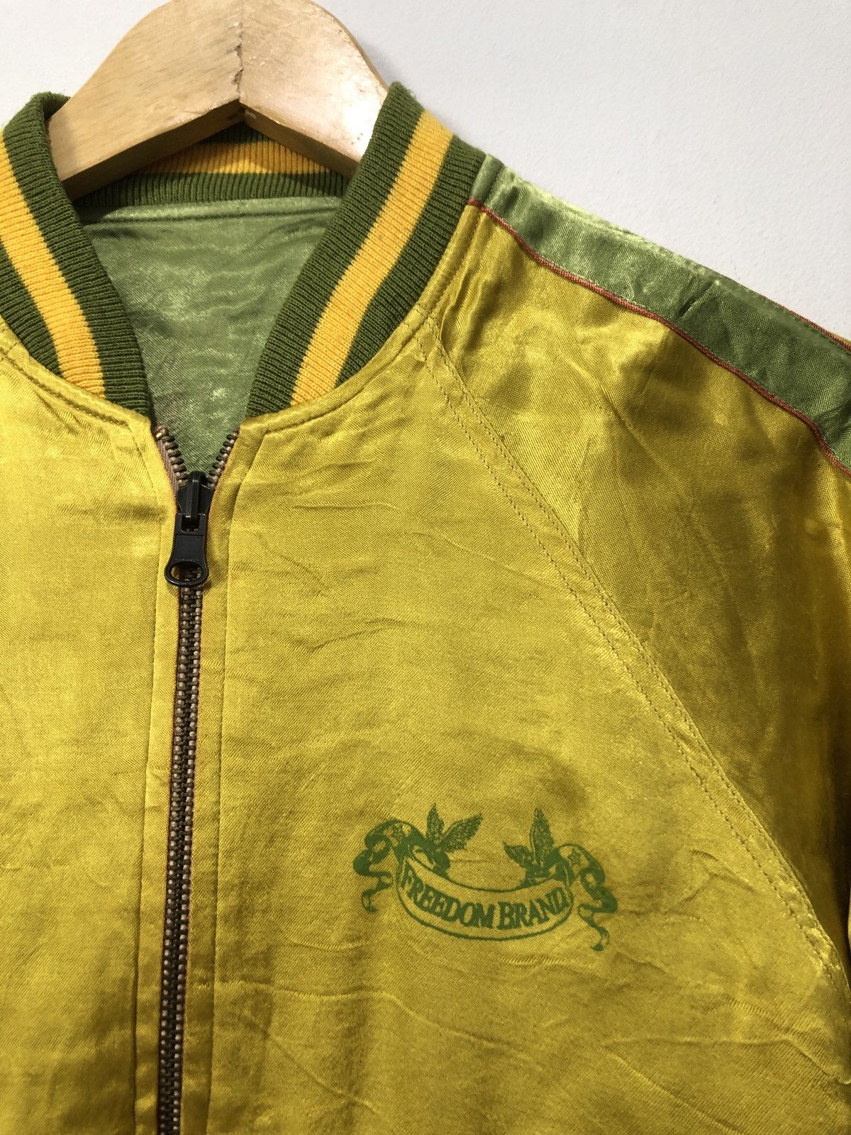 Vintage Vintage Freedom Brand Reversible Sukajan Rayon Jacket Size US M / EU 48-50 / 2 - 4 Thumbnail