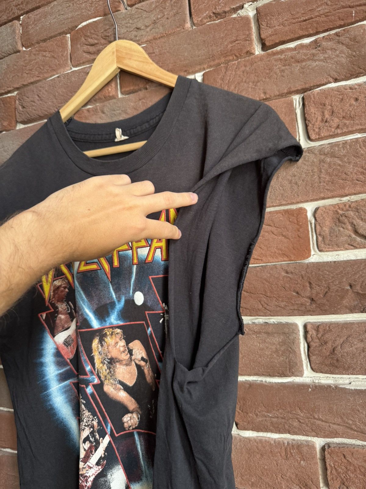 Band Tees Vintage Def Leppard 1993 Tour Rock Metal Band Tshirt op: Size US L / EU 52-54 / 3 - 3 Thumbnail