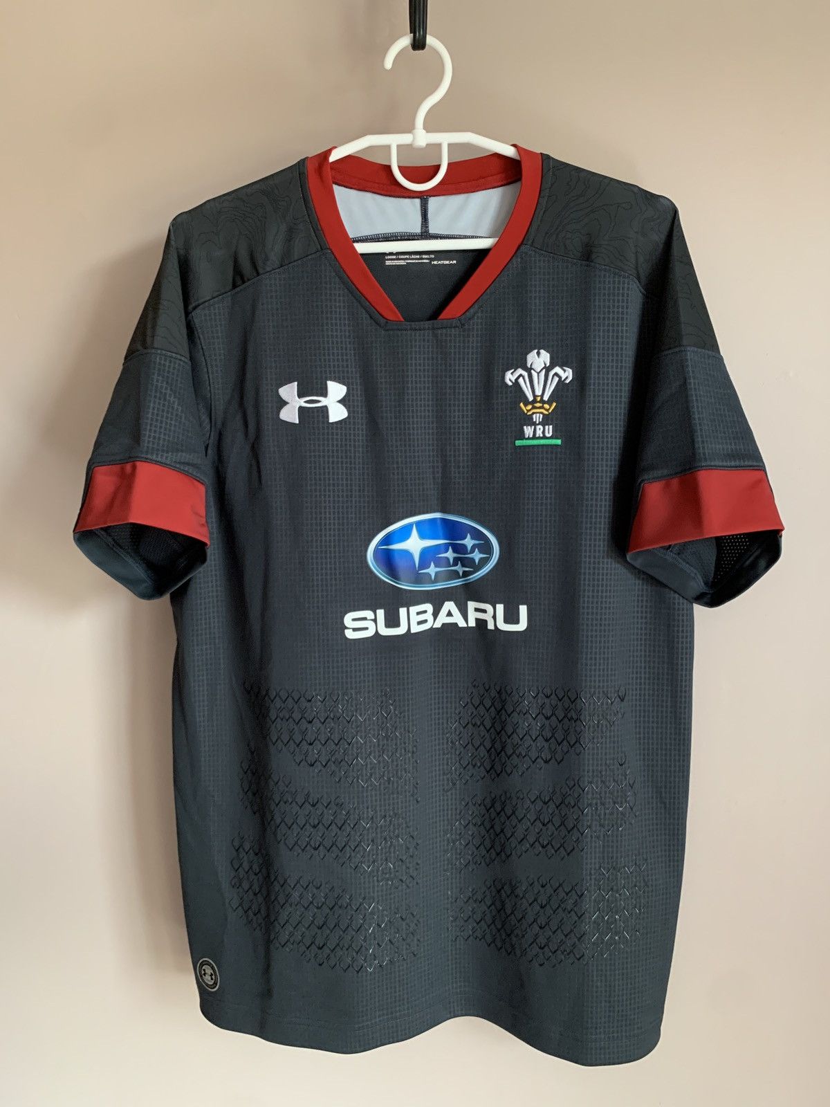 Under Armour Wales 2018 Away Rugby Union Shirt Under Armour Size XL Size US XL / EU 56 / 4 - 1 Thumbnail