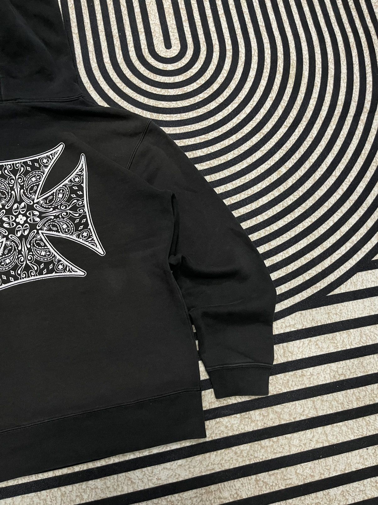 Japanese Brand 2000s MOONEYES BANDANA CROSS DESIGN RARE PULLOVER HOODIE Size US M / EU 48-50 / 2 - 15 Thumbnail