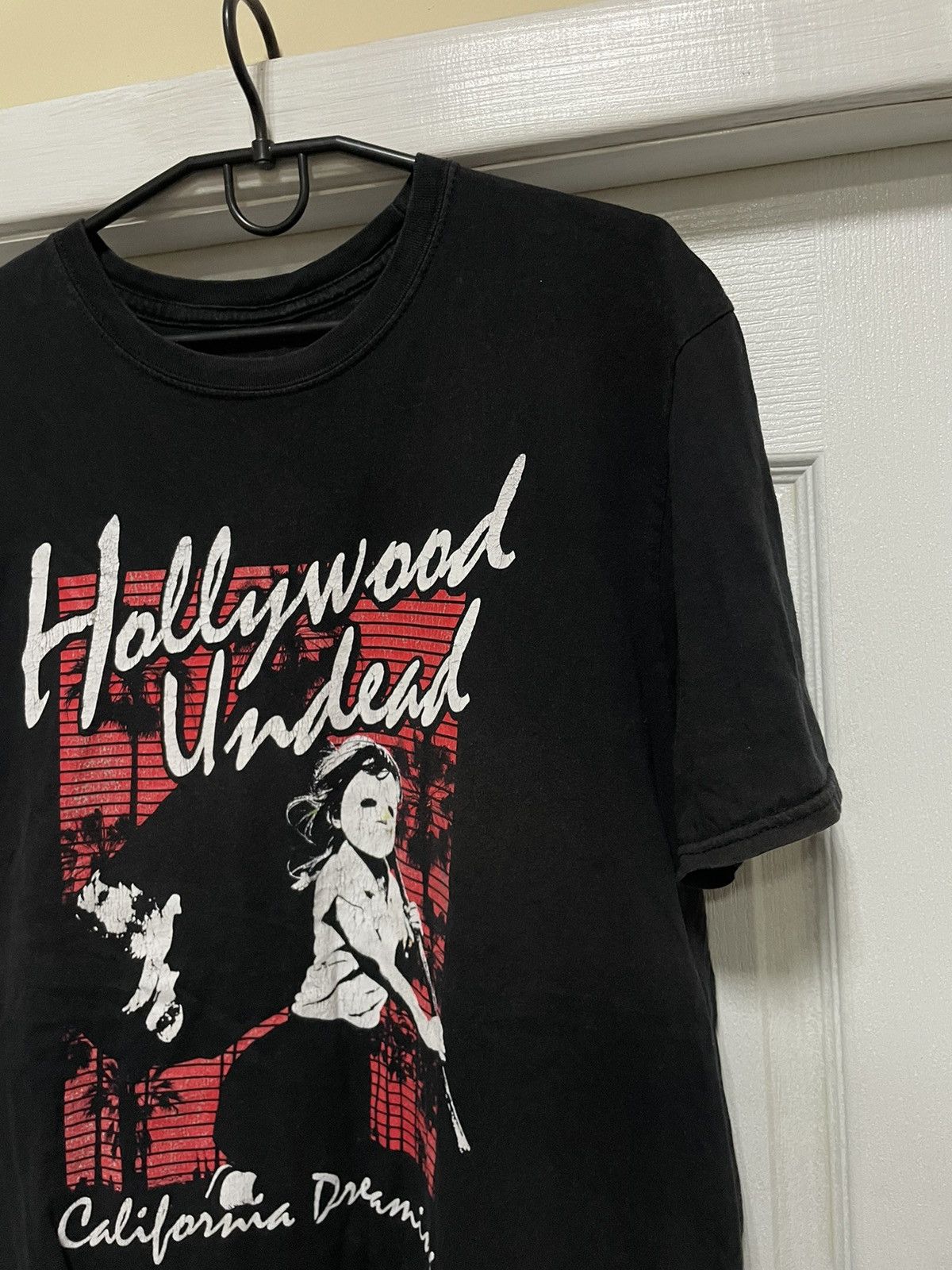 Band Tees Viintage Hollywood Undead shirt Friday tee California dream Size US M / EU 48-50 / 2 - 3 Thumbnail