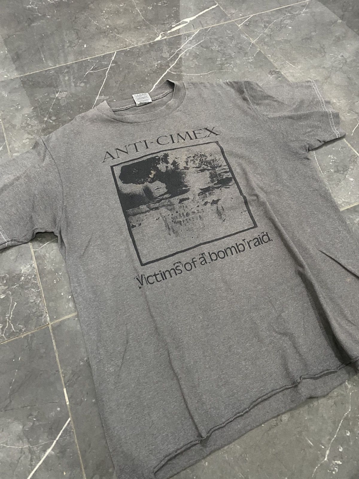 Vintage Vintage Anti Cimex Victim Of A Bomb Raid Rare Shirt Size US M / EU 48-50 / 2 - 1 Thumbnail