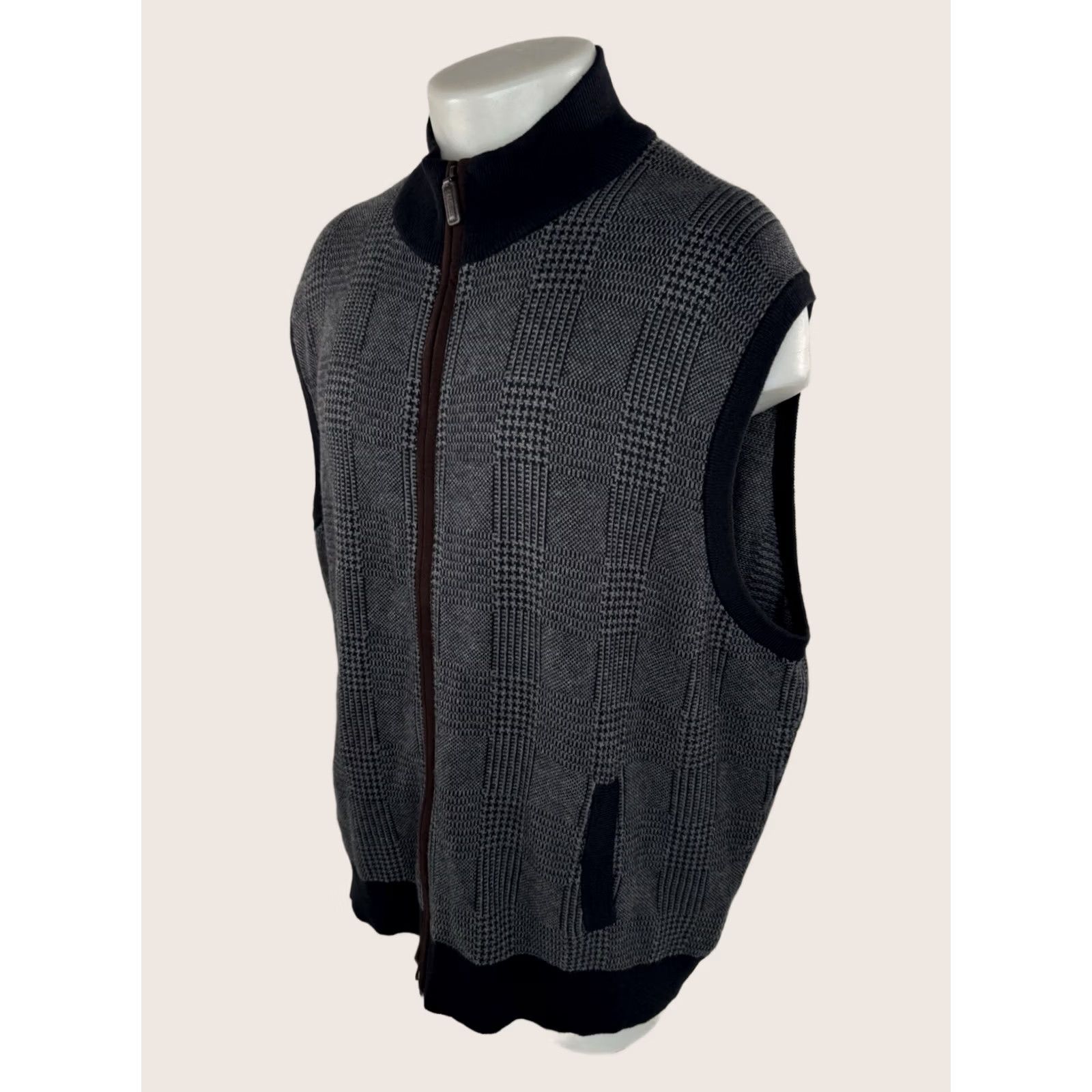 Cremieux Cremieux - NEW w TAG - CASHMERE BLEND Saint Germain Street XXL Sweater Vest Men Vintage 2XL Very Dark Blue/Gray Chest Vest Cashmere Mens 90s Style JB Size US XXL / EU 58 / 5 - 1 Thumbnail