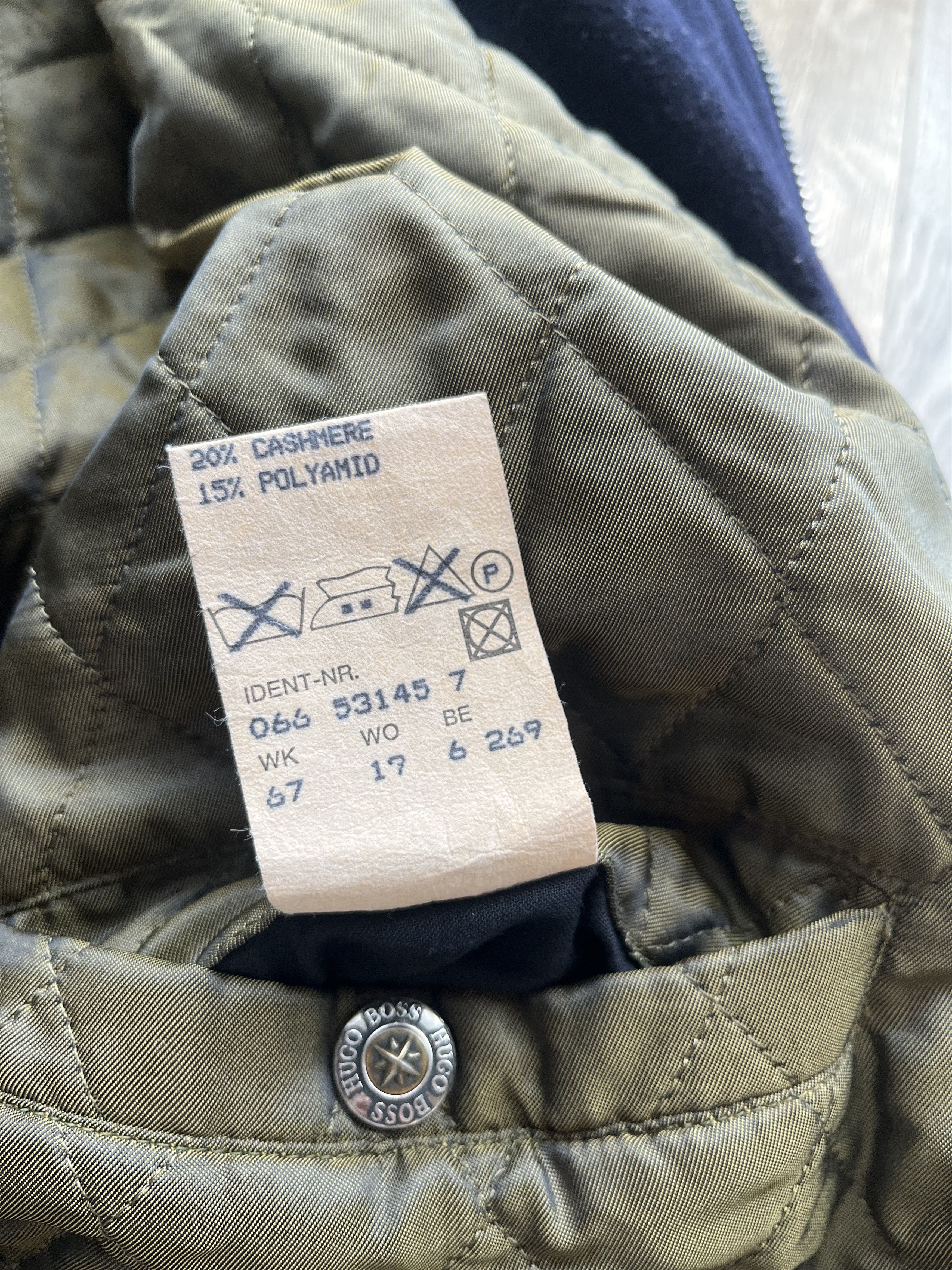 Hugo Boss Vintage 1990's Hugo Boss Cashmere-Wool Quilted Bomber Jacket Size US L / EU 52-54 / 3 - 3 Thumbnail
