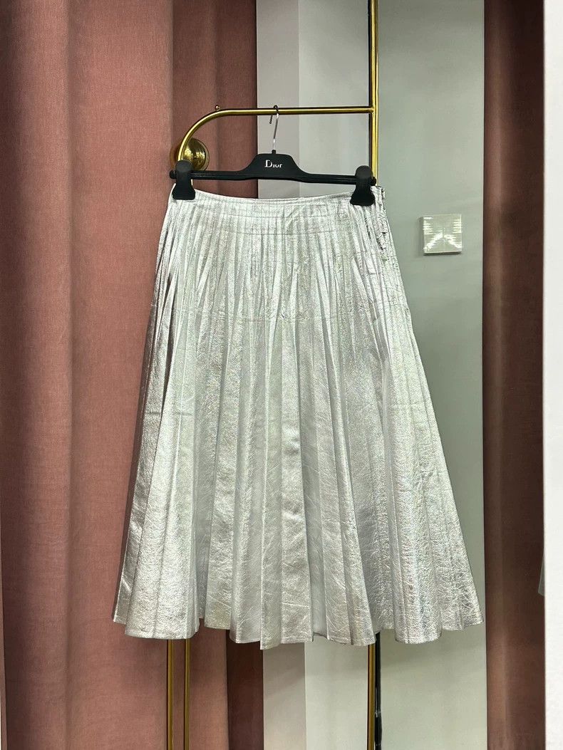 Gucci Gucci Silver pleated skirt Size 28" / US 6 / IT 42 - 1 Thumbnail