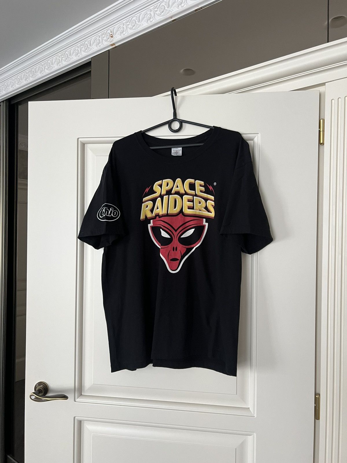 Vintage Vintage Space Raiders Alien Graphic T-Shirt Size US XL / EU 56 / 4 - 1 Thumbnail