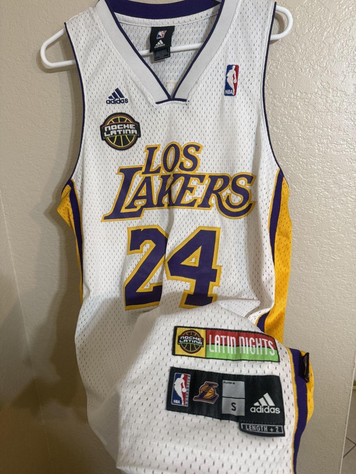 Adidas NOCHE LATINA KOBE BRYANT ADIDAS LAKERS SMALL S SWINGMAN Size US S / EU 44-46 / 1 - 1 Thumbnail