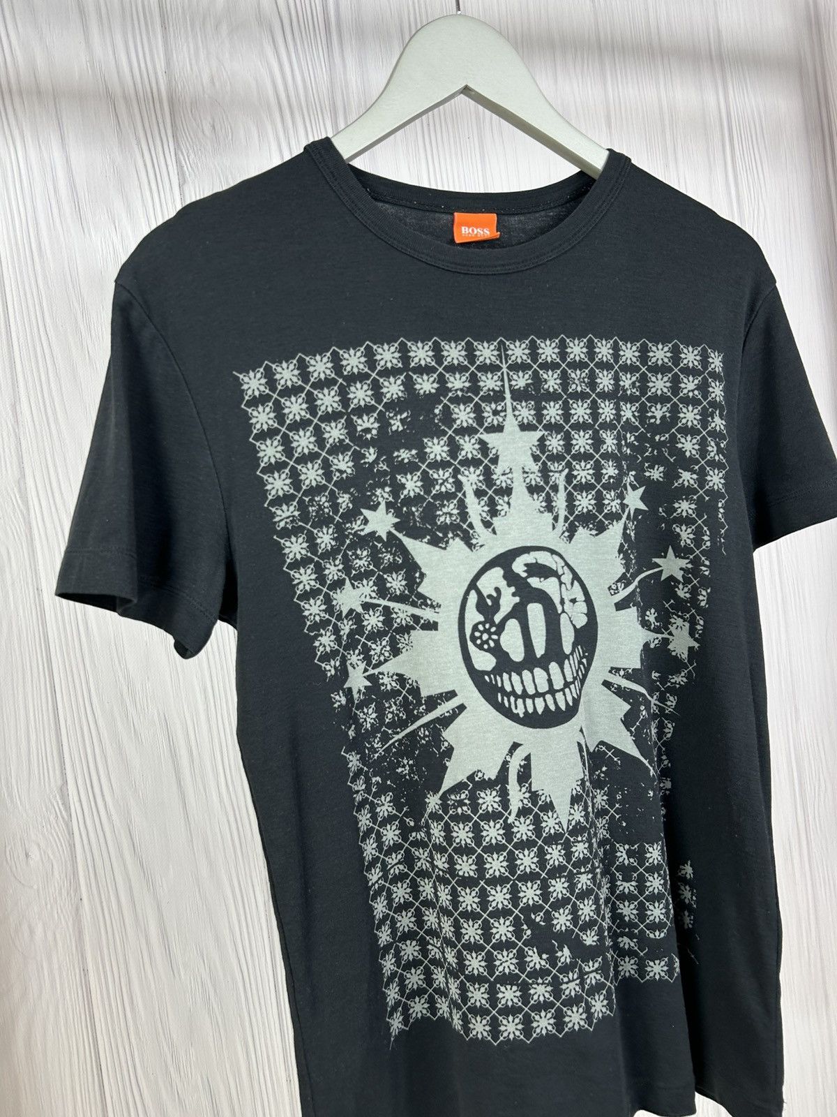 Hugo Boss Vintage Hugo Boss Orange Skull T-Shirt Size S Size US S / EU 44-46 / 1 - 3 Thumbnail