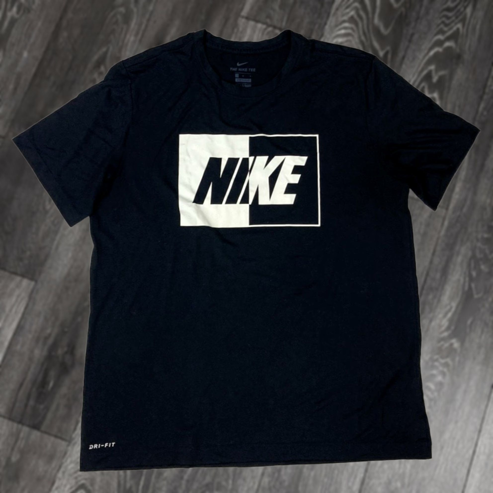 Nike Nike Dri-Fit Logo Graphic T-shirt Men L Black Short Sleeve Shirt Clothing Graphic Print Nike Dri-FIT Logo USA 90s? Size US L / EU 52-54 / 3 - 1 Thumbnail