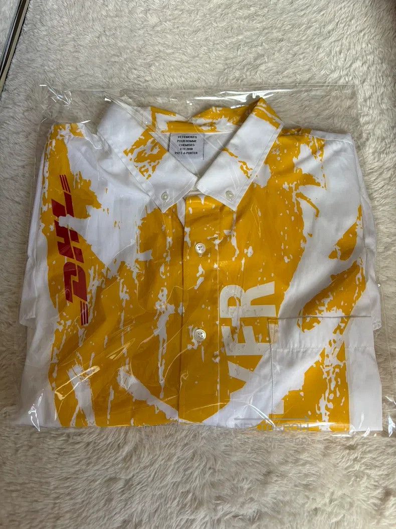 Vetements Vetements Short Sleeve Shirt Size US S / EU 44-46 / 1 - 6 Thumbnail