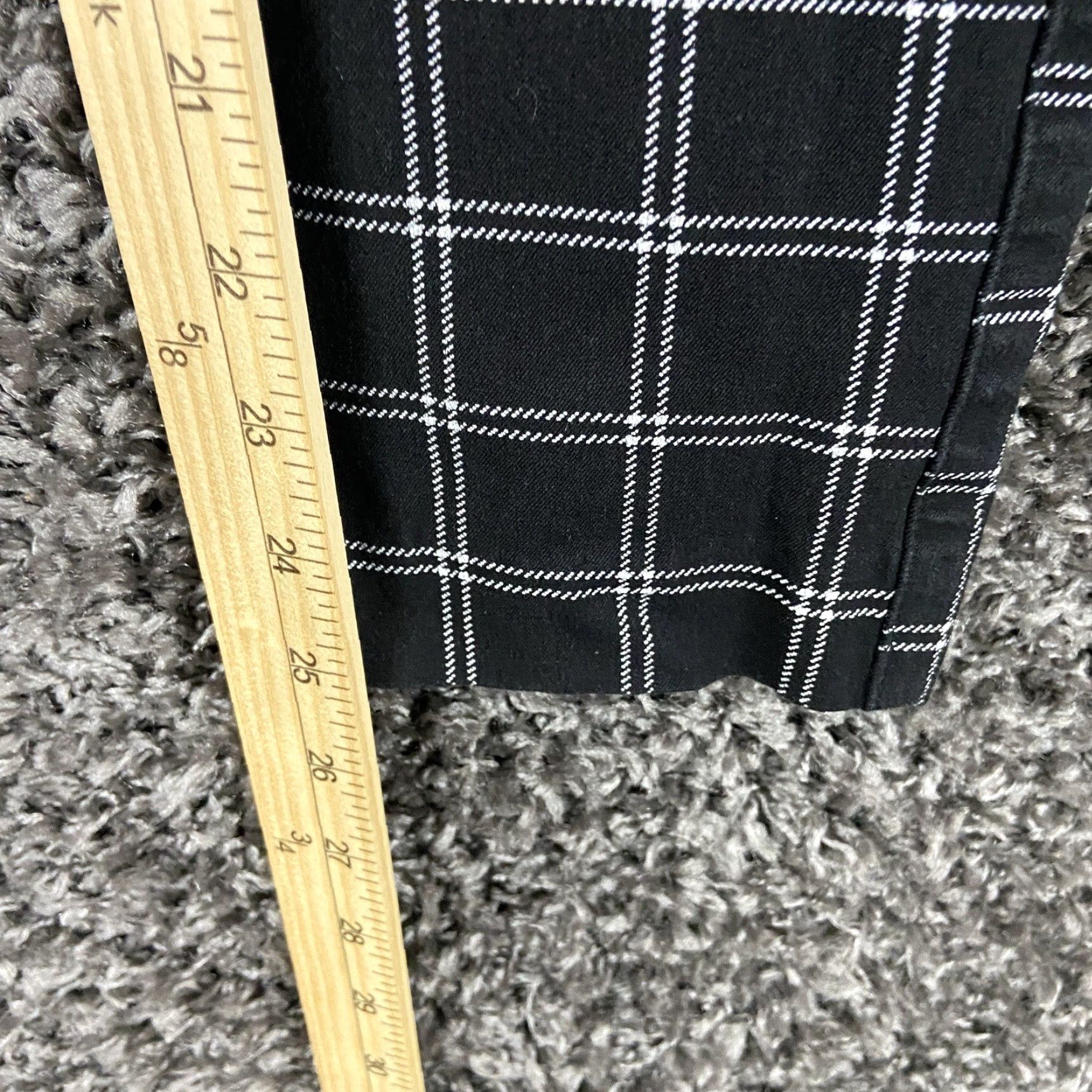 Old Navy VINTAGE Old Navy Dress Pants Women’s 6 Black Plaid High Rise Pixie Pockets Size 28" / US 6 / IT 42 - 7 Thumbnail