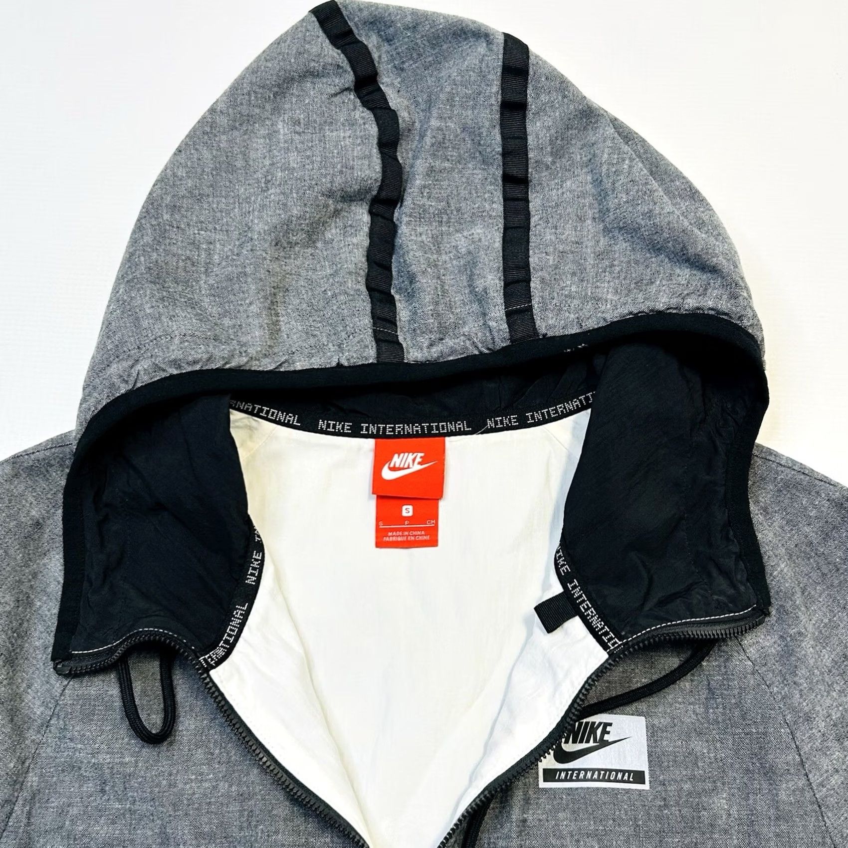 Nike VINTAGE Nike Cargo Windrunner Jacket Mens S Black White RARE Size US S / EU 44-46 / 1 - 6 Thumbnail
