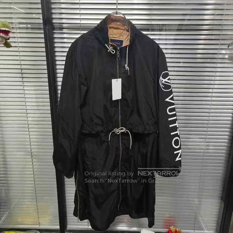 Louis Vuitton Louis Vuitton Arm logo trench coat Size XS / US 0-2 / IT 36-38 - 1 Thumbnail