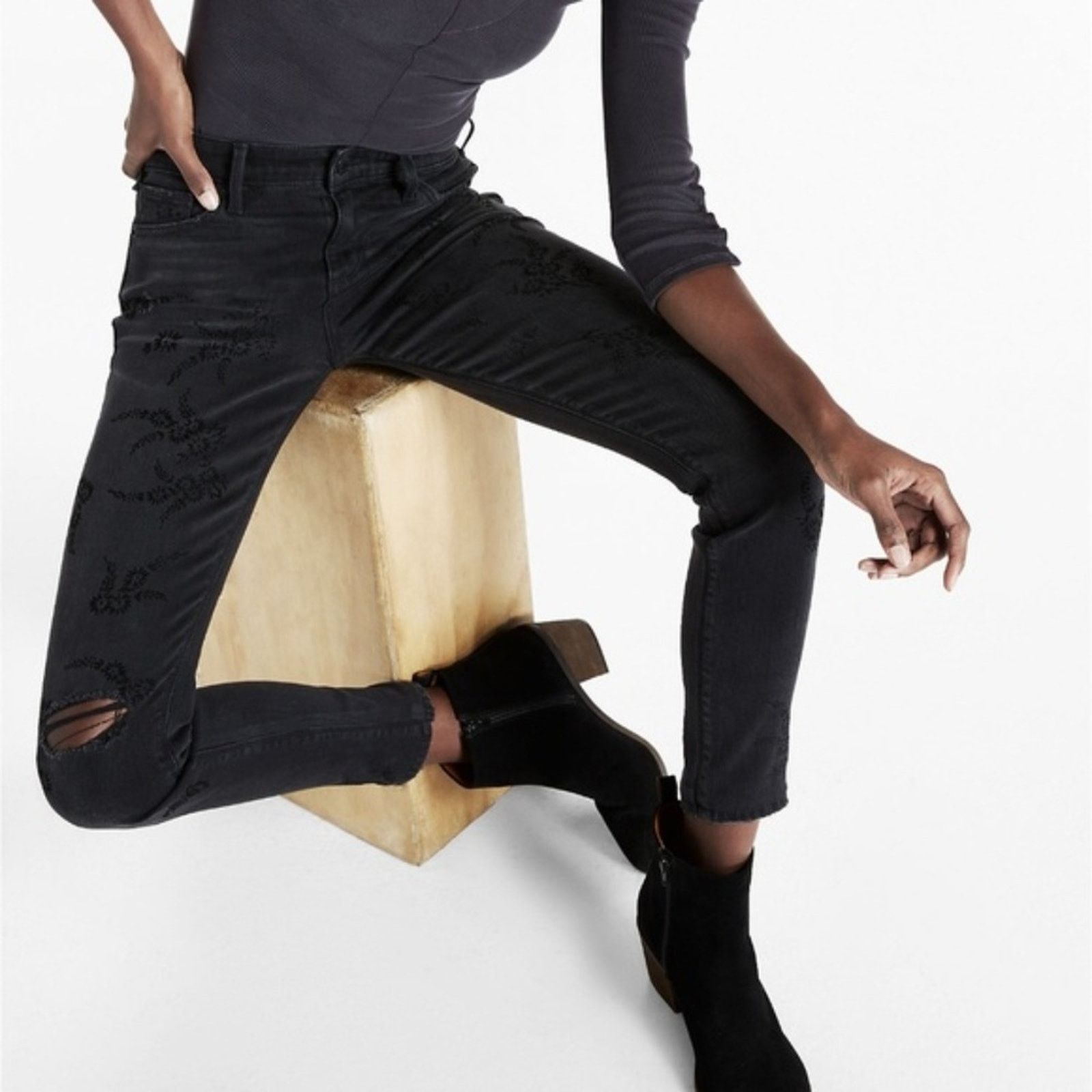 Lucky Brand Lucky Brand Black Ava Skinny Jeans and Velvet Floral Detail Size 31" - 1 Thumbnail
